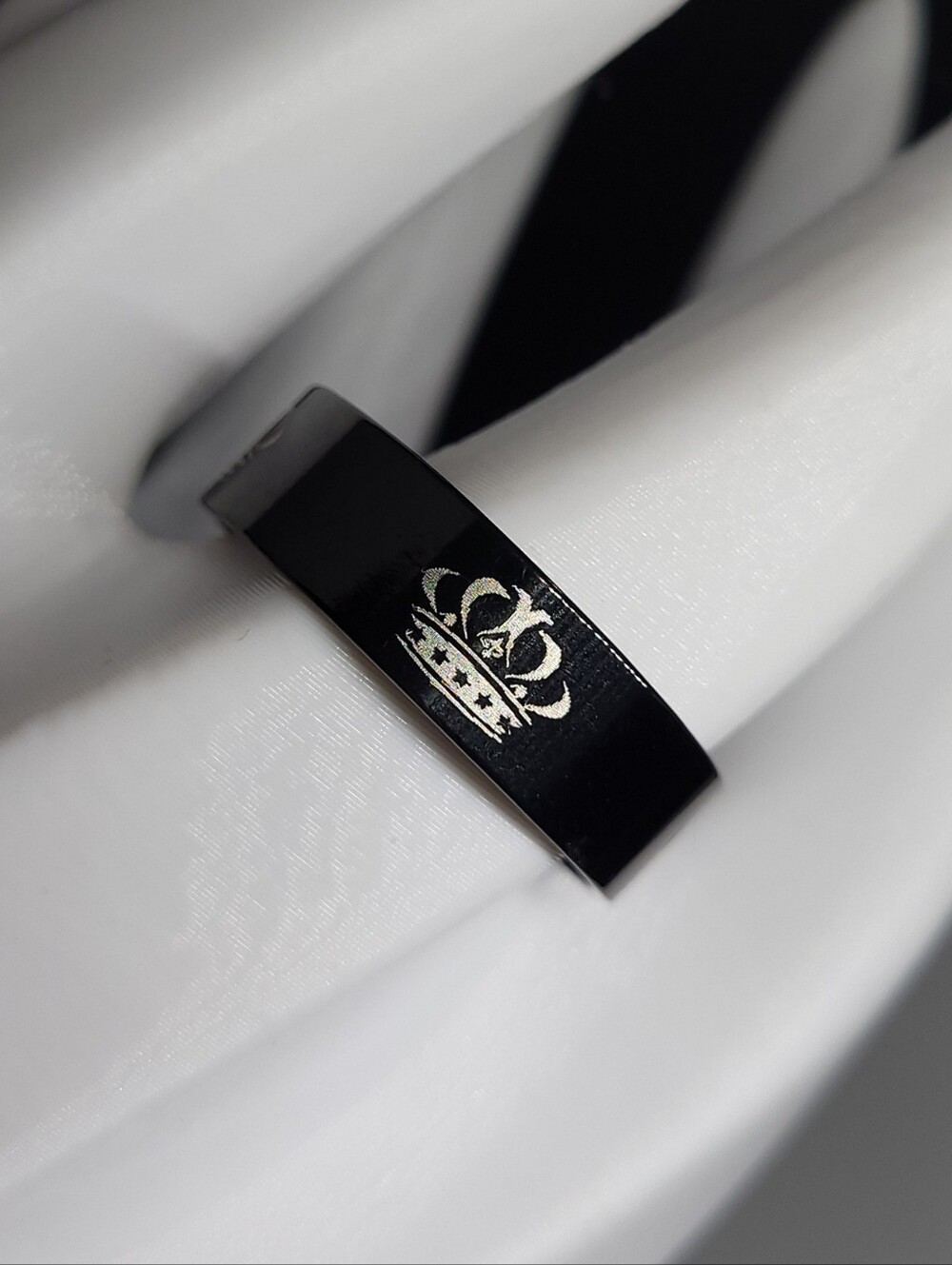 $1 | 12.5 | Crown Motif Wide Band Ring